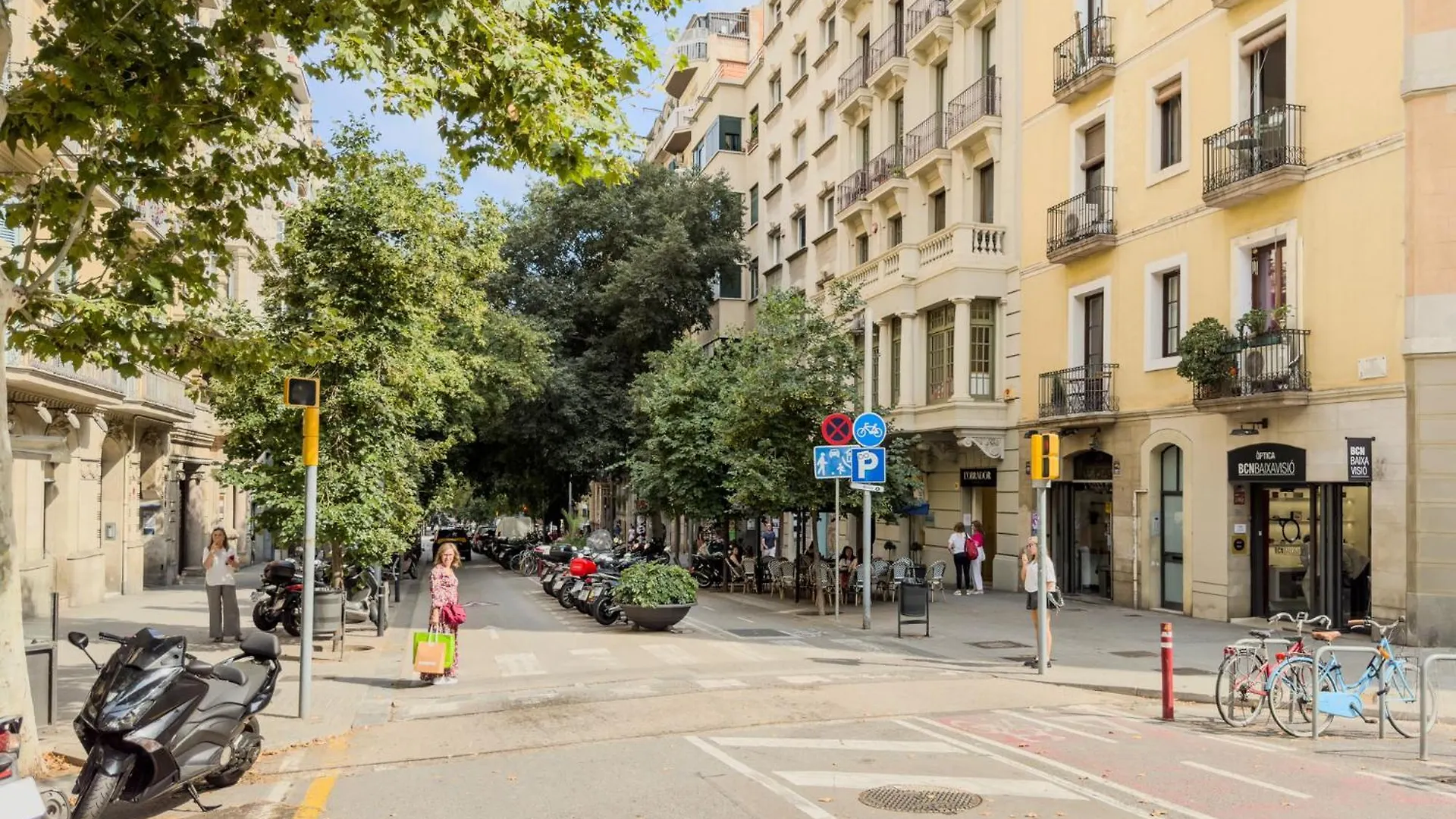 Enrique Granados Apartment Barcelona
