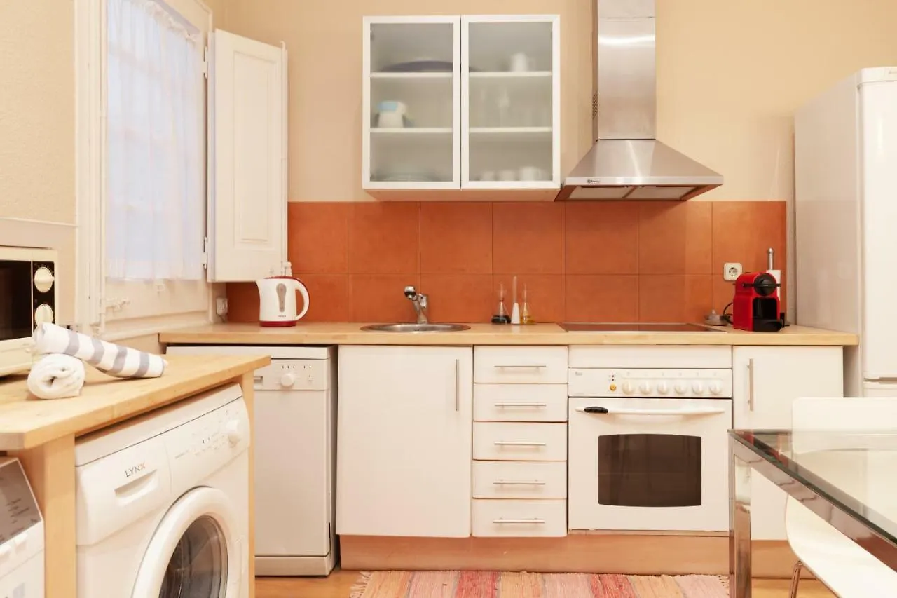 Enrique Granados Apartment Barcelona