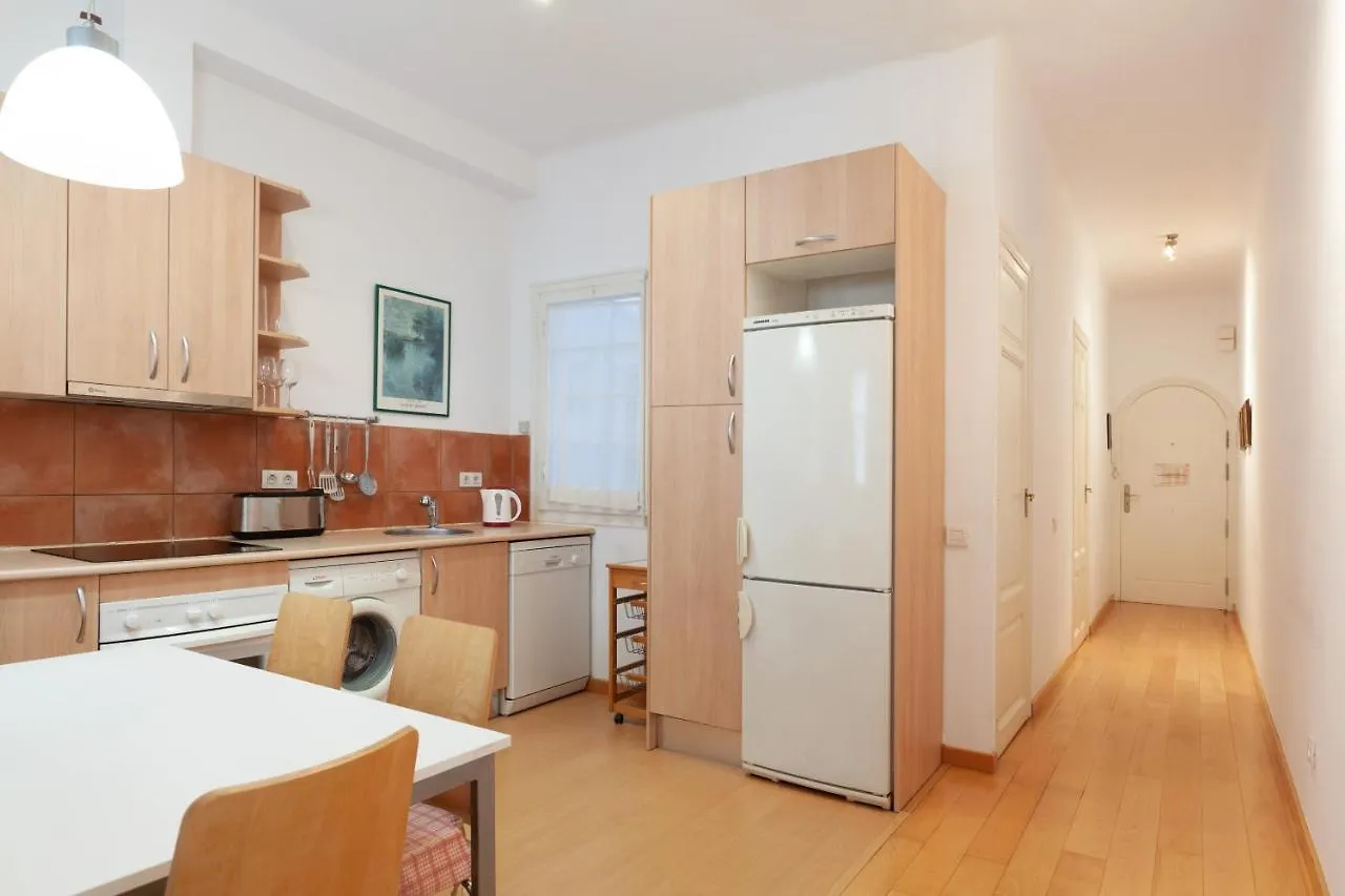 Enrique Granados Apartment Barcelona